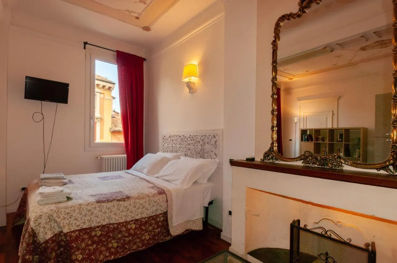 Porta Antica Apartment ボローニャ 0*,